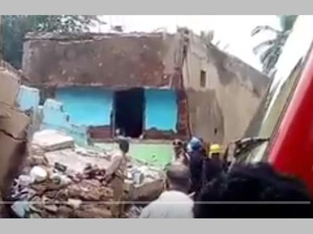 ബെംഗളൂരുവില്‍ കെട്ടിടം തകര്‍ന്ന് ആറ് മരണം: അപകടം ഗ്യാസ് സിലിണ്ടര്‍ പൊട്ടിത്തെറിച്ച്!