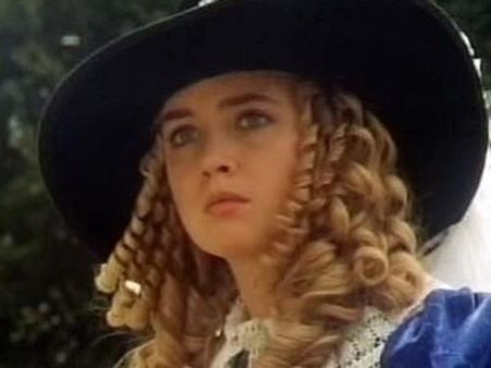 പ്രമുഖ നടിയുടെ വീട്ടിൽ വെച്ച് നിർമാതാവ് നടിയെ ക്രൂരബലാത്സംഗം ചെയ്തു... ഞെട്ടൽ മാറാതെ സിനിമാ ലോകം!!