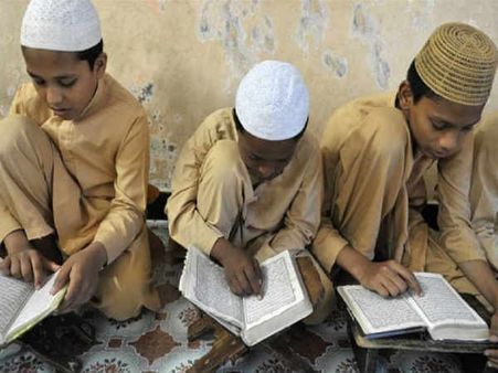 യുപിയിലെ മദ്രസകളുടെ മുഖം മാറുന്നു, എൻസിഇആർടി സിലബസുകൾ നടപ്പിലാക്കും, സ്വാഗതം ചെയ്ത് മദ്രസകൾ