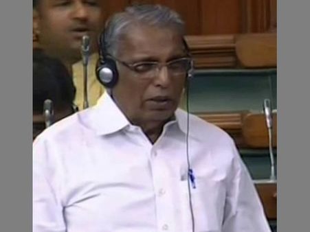 വനിതാ ഗുസ്തി താരങ്ങളെ നോക്കി അശ്ലീലം; 77കാരനായ ബിജെപി എംപി പറഞ്ഞത്