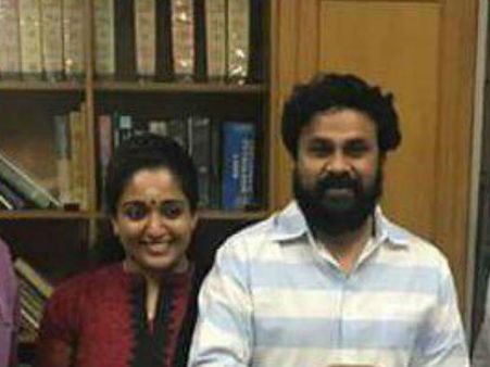 കുളിച്ചൊരുങ്ങി ദിലീപ്; കുറിതൊട്ട് കാവ്യാമാധവന്‍, ഇരുവരും ചേര്‍ന്ന് ഒരു യാത്ര, ഇതൊരു കടപ്പാടാണ്