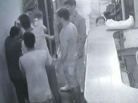 ഉടൻ ചികിത്സ നൽകണം; ഇല്ലെങ്കിൽ...,ഡോക്ടറിന് നേരെ ഗുണ്ടാസംഘത്തിന്റെ ഭീഷണി