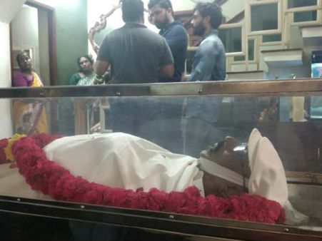 മരണത്തിലും ഐവി ശശിയെ വിടാതെ ഒപ്പം; കാണുന്ന കാലം തൊട്ടുണ്ട്!! വ്യത്യസ്തമാണിത്...