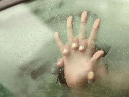 ട്രെയിന്‍ ബാത്ത്റൂം ബെഡ്റൂമാക്കി... മലയാളി വിദ്യാര്‍ഥികളെ പോലീസ് പൊക്കി