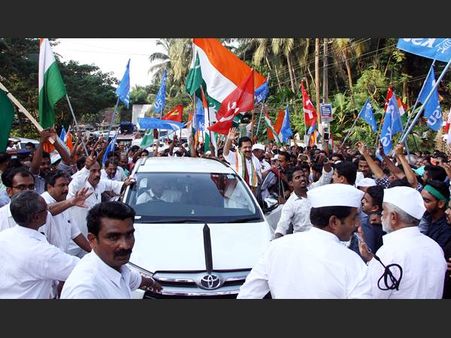 സോളാറില്‍ വാടാതെ 'പടയൊരുക്കം' മുന്നേറുന്നു, ലീഗ് കോട്ടകളില്‍ ഉജ്ജ്വല വരവേല്‍പ്പുകള്‍