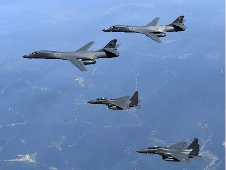 കൊറിയന്‍ ഉപഭൂഖണ്ഡത്തിന് മുകളില്‍ വട്ടമിട്ടുപറന്ന് യുഎസ് ബോംബര്‍ വിമാനങ്ങള്‍, ഉന്നിനുള്ള താക്കീത്