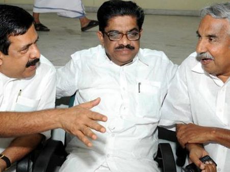 ഉമ്മൻ ചാണ്ടിയെ കൈവിട്ട് വിഎം സുധീരൻ.. സോളാർ കമ്മീഷൻ റിപ്പോർട്ടിലെ കണ്ടെത്തലുകൾ അതീവ ഗുരുതരം!