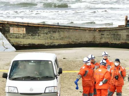 ബോട്ട് നിറയെ ജഡങ്ങള്‍; പ്രേത കപ്പല്‍!! കൂട്ട നരഹത്യയെന്ന് സംശയം, ലോകരാജ്യങ്ങള്‍ ഞെട്ടലില്‍