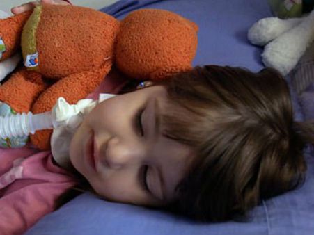 ഉറങ്ങിയാല്‍ മരിക്കും!! മൂന്നു വയസ്സുകാരിക്ക് അപൂര്‍വ്വരോഗം... ഉറക്കം നഷ്ടപ്പെട്ട് രക്ഷിതാക്കള്‍