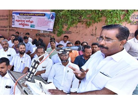 രാഷ്ട്രീയ പ്രേരിത സ്ഥലം മാറ്റങ്ങള്‍ക്കെതിരെ ജനകീയ പ്രതിരോധം തീര്‍ക്കും: അഡ്വ. എം.ഉമ്മര്‍ എം.എല്‍ എ