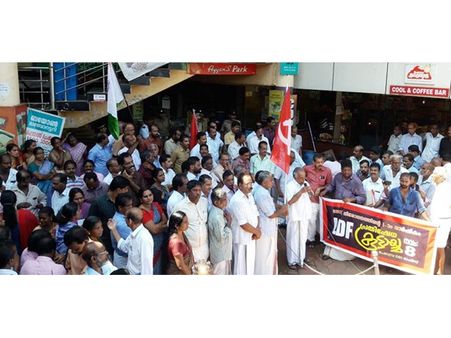 നോട്ട് അസാധുവാക്കല്‍ വാര്‍ഷിക ദിനത്തില്‍ മാര്‍ച്ചും പ്രതിഷേധ കൂട്ടായ്മയും നടത്തി