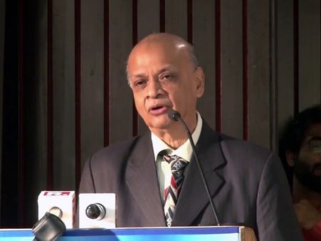 സരിതയുടെ സമ്മതത്തോടെ ലൈംഗിക ബന്ധം; കൈക്കൂലിയായി പരിഗണിക്കാം