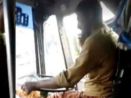 മൊബൈലില്‍ സംസാരിച്ച് ഡ്രൈവിങ്; സ്വകാര്യ ബസ് ഡ്രൈവറുടെ ലൈസന്‍സ് റദ്ദാക്കി