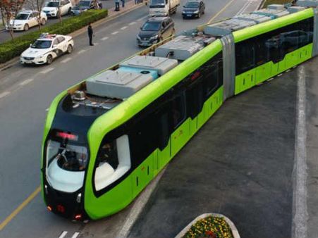 ഇനി തീവണ്ടിക്ക് കുതിക്കാൻ പാളങ്ങൾ വേണ്ട , റോഡ് മതി, സ്മാർട്ട് ട്രെയിനുകൾ ഉടൻ...