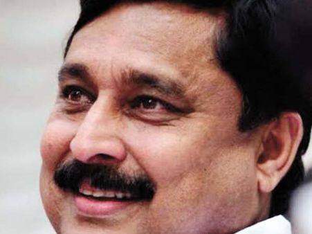 വി അബ്ദുറഹ്മാന്‍ എംഎല്‍എ ടോള്‍ ബൂത്ത് ജീവനക്കാരെ കൈയ്യേറ്റം ചെയ്തു; ദൃശ്യങ്ങള്‍ പുറത്ത്