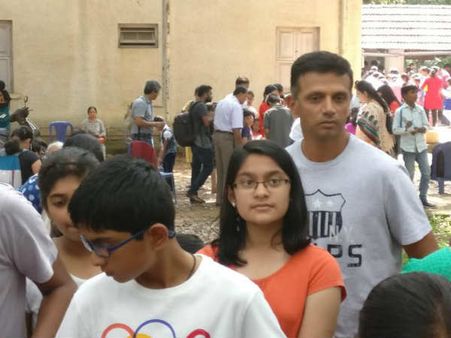 കളിയിലെ മാന്യന്‍ എളിമയുടെ പ്രതീകം; ആര്‍ക്കും തര്‍ക്കമില്ലാത്ത വന്‍ മതിലാണിപ്പോള്‍ വൈറല്‍