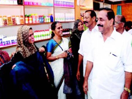 പര്‍ദയ്ക്കും കേരള തനിമ ;മനോഹരമായ ഖാദി പര്‍ദകള്‍ വിപണിയിലെത്തി