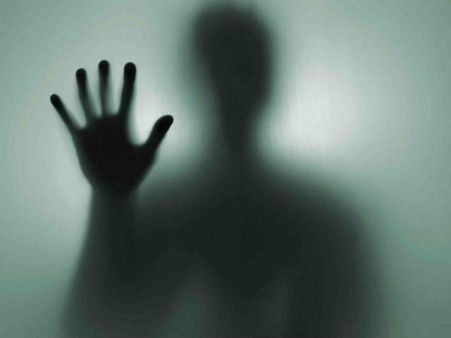 ലേഡീസ് ഹോസ്റ്റലിൽ പ്രേതബാധ; ഒഴിപ്പിക്കാനായി കൂടോത്ര പ്രയോഗം; ഒടുവിൽ പ്രേതത്തെ കണ്ട് ഞെട്ടി....