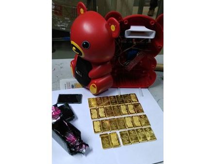 സ്വര്‍ണം ഇലക്ട്രിക് ഫാനിനും കളിപ്പാവക്കും അകത്ത്; രണ്ടുപേര്‍ കരിപ്പൂരില്‍ പിടിയിലായി