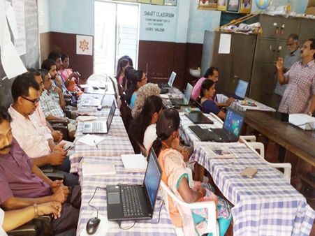 ഹൈടെക് സ്ക്കൂൾ; അധ്യാപകരും പഠിക്കാന്‍ തുടങ്ങി