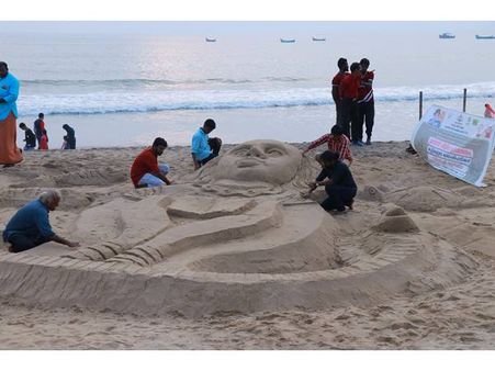 ബാലാവകാശത്തിന്റെയും ബാലസുരക്ഷയുടെയും പ്രാധാന്യം; മണല്‍ശില്‍പ പ്രദര്‍ശനം