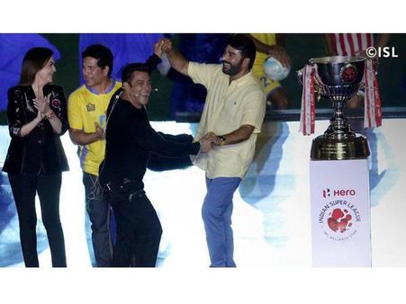 ഐഎസ്എൽ ഉദ്ഘാടന പരിപാടിയിൽ താരമായത് മമ്മൂട്ടി; സൽമാൻ ഖാനും അമ്പരുന്നു, വീഡിയോ വൈറലാകുന്നു...