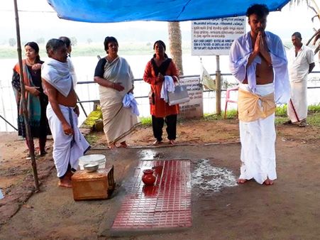 സംവിധായകന്‍ ഐവി ശശിയുടെ ചിതാഭസ്മം നിളയില്‍ നിമഞ്ജനം ചെയ്തു