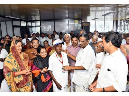 കാരശ്ശേരിയിലെ കാരണവന്മാർ ഡൽഹിയിലേക്ക് യാത്രയായി