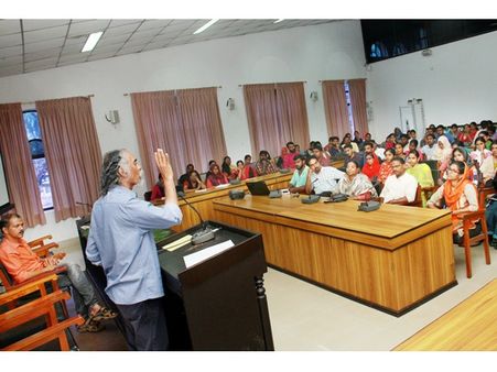 റഷ്യന്‍ വിപ്ലവത്തിന്റെ നൂറാം വാര്‍ഷികം: കാലിക്കറ്റ് യൂണിവേഴ്‌സിറ്റിയില്‍ ഒരു വര്‍ഷത്തെ അക്കാദമിക് പരിപാടികള്‍ക്ക് തുടക്കമായി