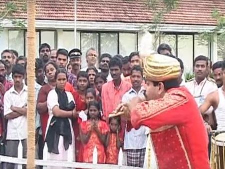 ഗുജറാത്ത് നിയമസഭാ തിരഞ്ഞെടുപ്പ്: മോദിയ്ക്ക് മുമ്പേ പ്രചാരണത്തിന് മാന്ത്രികരെത്തും