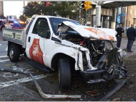 കാല്‍നടയാത്രക്കാര്‍ക്കിടയിലേയ്ക്ക് കാറോടിച്ച് കയറ്റി: എട്ടുപേര്‍ മരിച്ചു, പിന്നില്‍ ഭീകരര്‍!