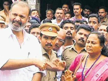 ഡെപ്യൂട്ടി കളക്ടറെ രക്ഷിക്കാനായിരുന്നു തന്റെ ശ്രമം; 'ആരാടീ' പ്രയോഗത്തില്‍ എംഎല്‍എയുടെ വിശദീകരണം