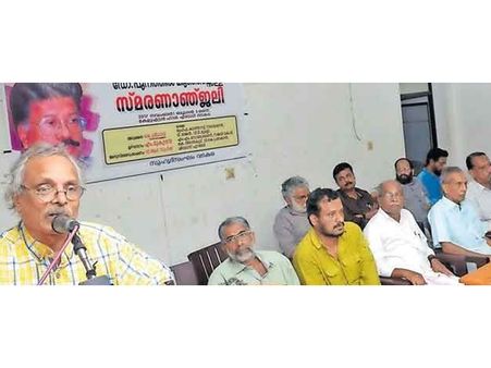 സർഗാത്മകതയുടെ ധിക്കാരം പ്രകടിപ്പിച്ച എഴുത്തുകാരനായിരുന്നു പുനത്തിൽ കുഞ്ഞബ്ദുള്ളയെന്ന് എം മുകുന്ദൻ