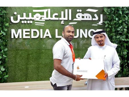 ഷാർജ പുസ്തകോത്സവത്തിൽ മാധ്യമ പ്രവർത്തകർക്ക് ആദരം; വൺഇന്ത്യയും ആദരം ഏറ്റുവാങ്ങി