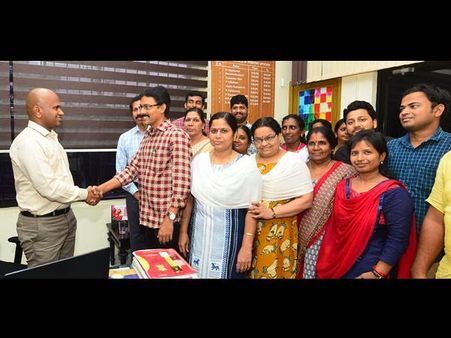 മലപ്പുറം പാസ്‌പോര്‍ട്ട് ഓഫീസിന് താഴിട്ടു, 38 ജീവനക്കാരും കോഴിക്കോട്ടേക്ക് മാറി