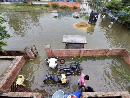 ചെന്നൈ മഴ: കരുണാനിധിയുടെ വീട്ടില്‍ വെള്ളം കയറി, അടുത്ത 24 മണിക്കൂര്‍ നിര്‍ണായകം!
