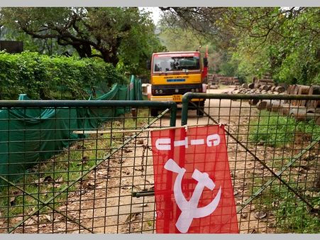 തോട്ടം തൊഴിലാളി സമരം ഒരാഴ്ച പിന്നിട്ടും; ഉപരോധത്താൽ റബർ പാൽ നീക്കം നിലച്ചു