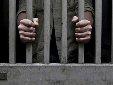 മദ്യപിച്ച് പൊതുസ്ഥലത്ത് മൂത്രമൊഴിച്ച ഏഷ്യക്കാരന് കടുത്ത ശിക്ഷ