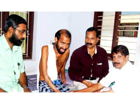 പാട്ടിന്റെ പാലാഴിയുമായി ഇവി വത്സനെത്തി സന്തോഷിന്‍റെ മനസ്സ് നിറഞ്ഞു