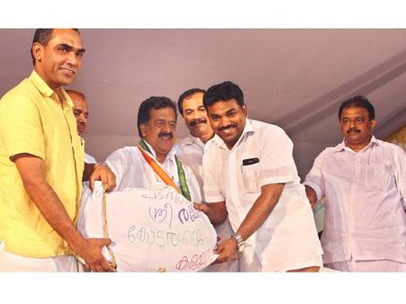 യുഡിഎഫിന്റെ സിഗ്നേച്ചര്‍ ക്യാമ്പയ്‌നിലൂടെ ലക്ഷ്യംവെക്കുന്നത് ഗിന്നസ് റെക്കോഡ് 'ലക്ഷ്യം ഒരു കോടി ഒപ്പുകള്‍'