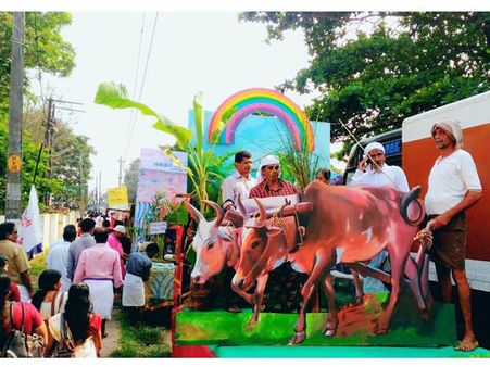 സംസ്ഥാന സഹകാരി ഘോഷയാത്ര ഒരു ലക്ഷം രൂപയുടെ പുരസ്ക്കാരം;കുറ്റ്യാടി സഹകരണ ബാങ്കിനും ശ്രീനി പാലേരിക്കും അഭിമാനിക്കാം