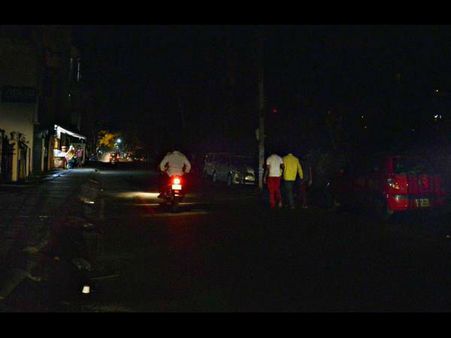 രാത്രിയിൽ വീട്ടിനുള്ളിൽ വൻ ശബ്ദം!എല്ലാ ദിവസവും 20 മിനിറ്റോളം... ഭയന്നുവിറച്ച് ഒരു കുടുബം, കുമരകത്ത്