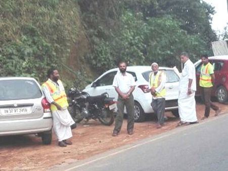 വയനാട് ചുരത്തിലെ വാഹന പാര്‍ക്കിങ് നിരോധനം കര്‍ശനമായി നടപ്പിലാക്കാന്‍ ക്യാമറകള്‍ സ്ഥാപിക്കും