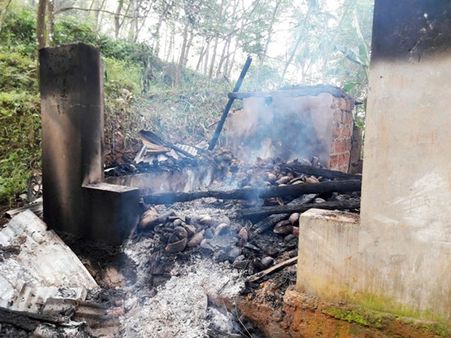 കൂത്താളിയില്‍ തേങ്ങകൂടയും റബ്ബര്‍പുരയും കത്തിനശിച്ചു