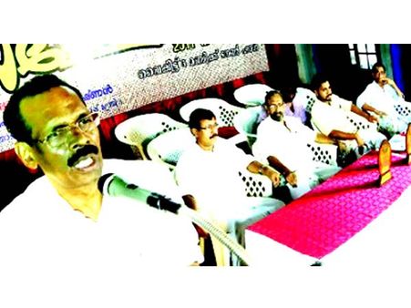 മാന്‍ഹോള്‍ ദുരന്തം; പി നൗഷാദിന് സഹപ്രവര്‍ത്തകരുടെ ആദരാഞ്ജലി