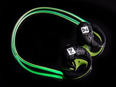 ദുബായിയിൽ രാത്രി കാല നടത്തം ഇനി അപകടരഹിതം; ബ്ലൂടൂത്ത് ഹെഡ്സെറ്റ് വിപണിയിൽ