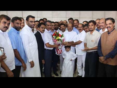 ഉംറക്കെത്തിയ കുഞ്ഞാലിക്കുട്ടിക്ക് ജിദ്ദയില്‍ ഊഷ്മള സ്വീകരണം