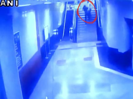 മെട്രോ സ്റ്റേഷനിൽ സ്ത്രീകളെ കടന്നുപിടിക്കുന്ന വീഡിയോ! ചോദ്യം ചെയ്തത് 5000 പേരെ! ഒടുവിൽ പ്രതി പിടിയിൽ