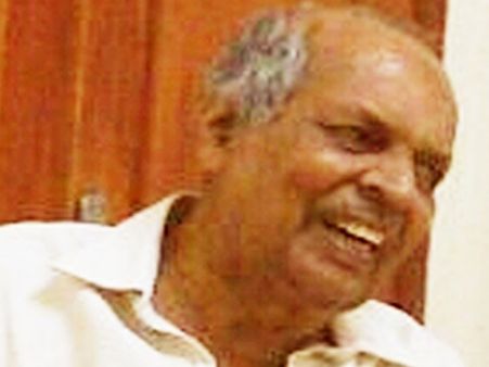 മരണവീട്ടില്‍ സംസാരിക്കുന്നതിനിടയില്‍ മധ്യവയസ്‌കന്‍ ഹൃദയാഘാതത്താല്‍ മരിച്ചു