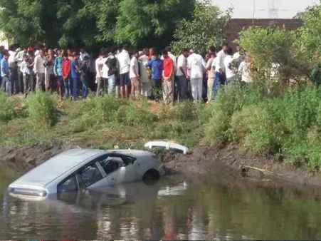 ഉദുമൽപേട്ടിൽ കാർ കനാലിലേക്ക് മറിഞ്ഞ് അങ്കമാലി സ്വദേശികളായ നാല് യുവാക്കൾ മരിച്ചു...